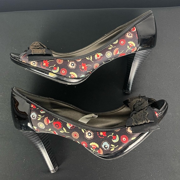 00s Floral Pumps - Picture 2 of 7